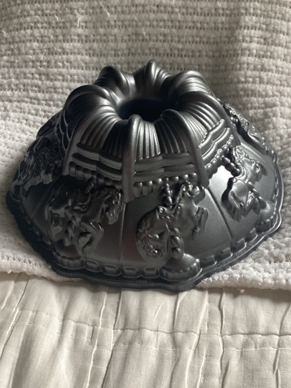 NORDICWARE CARROUSEL 10 CUP BUNDT PAN
